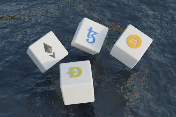 Kostki z symbolami kryptowalut (Bitcoin, Ethereum, Dogecoin, Tezos) unoszą się na wodzie, symbolizując zmienność i potencjał technologii block chain.